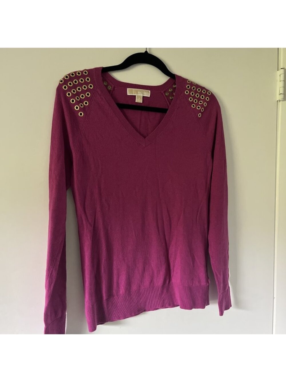Michael Kors V-Neck Sweater w/ Grommets on Shoulders Small Pink